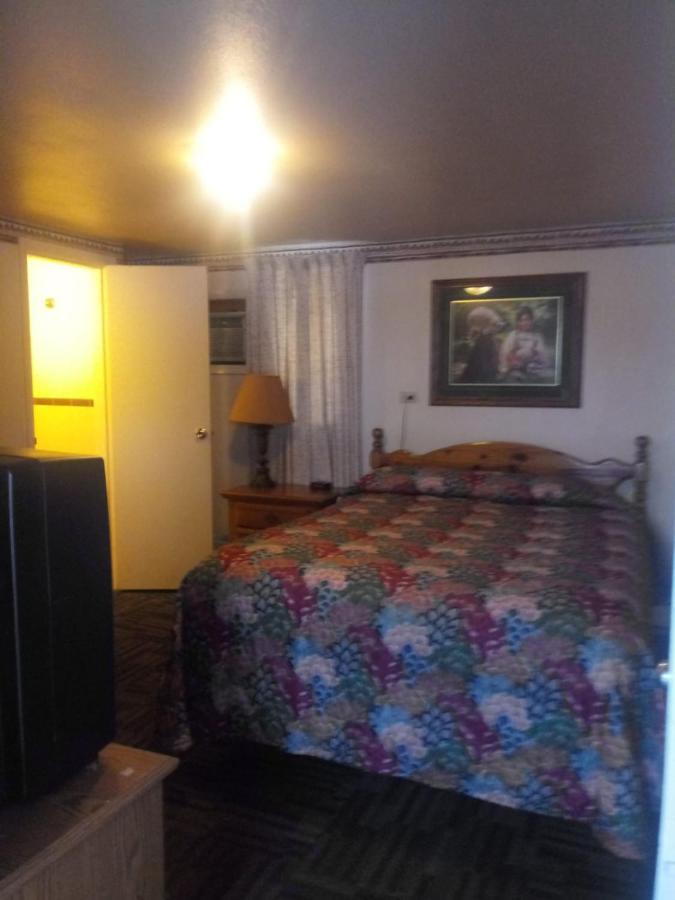 Tour Inn Motel Howard City Kültér fotó