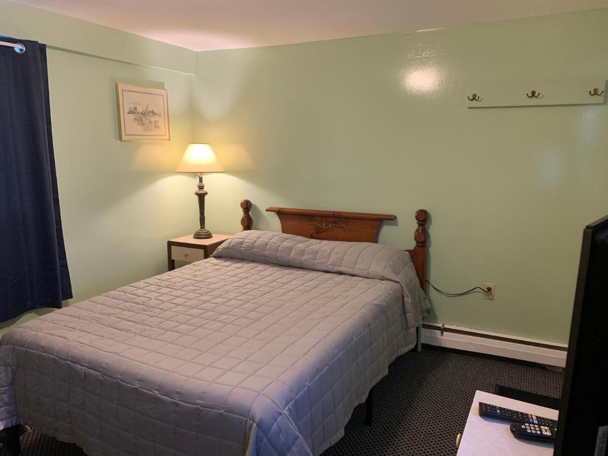Tour Inn Motel Howard City Kültér fotó