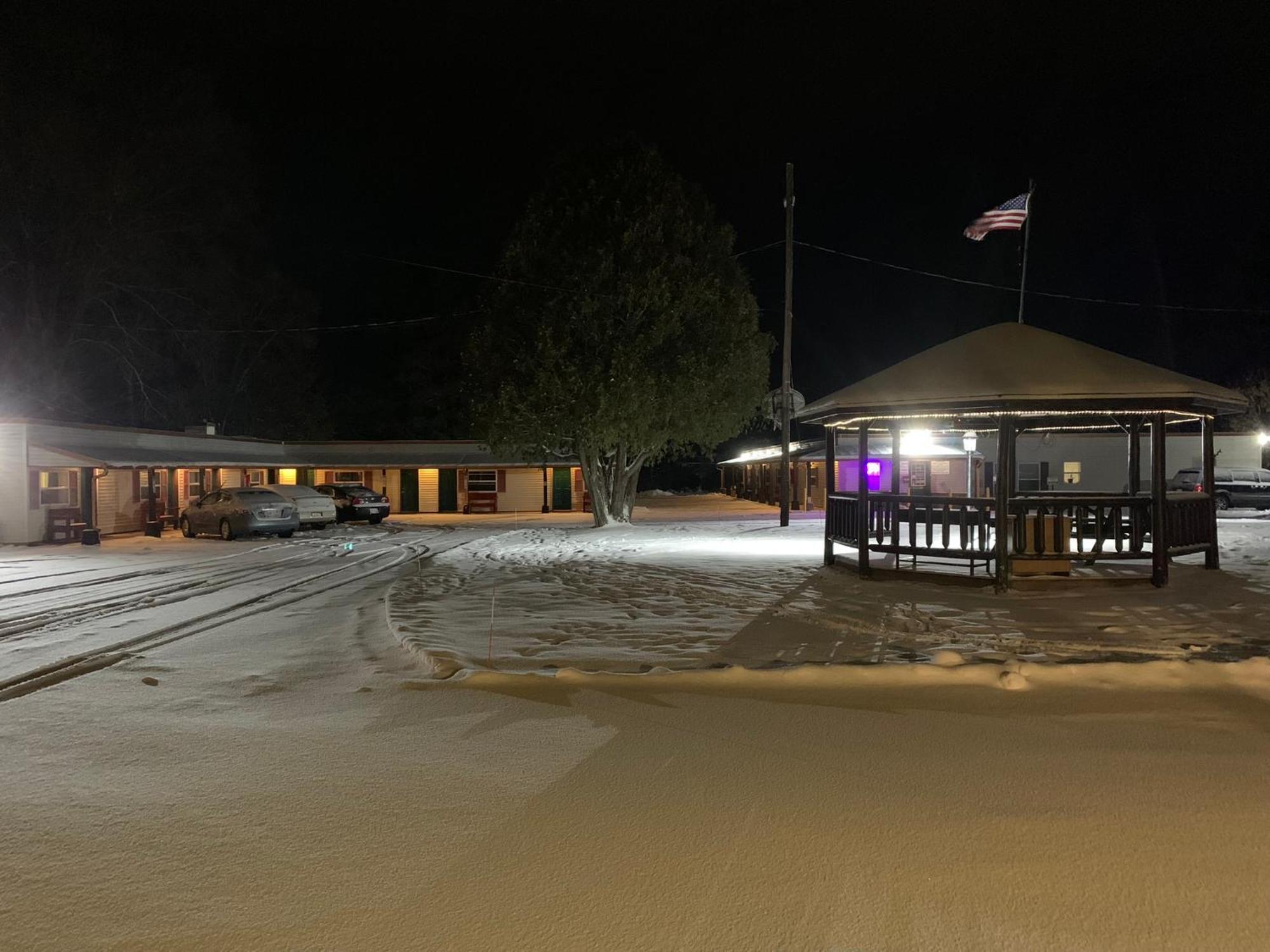 Tour Inn Motel Howard City Kültér fotó
