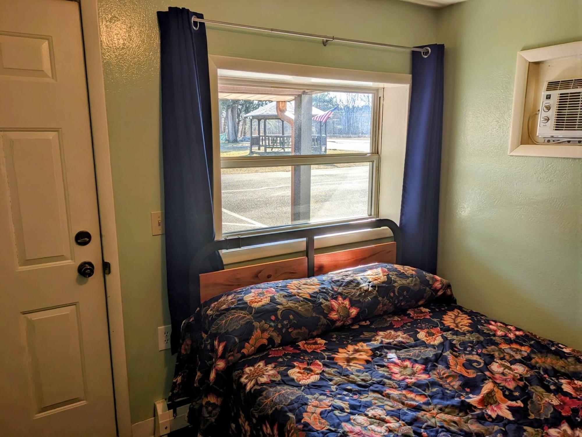 Tour Inn Motel Howard City Kültér fotó